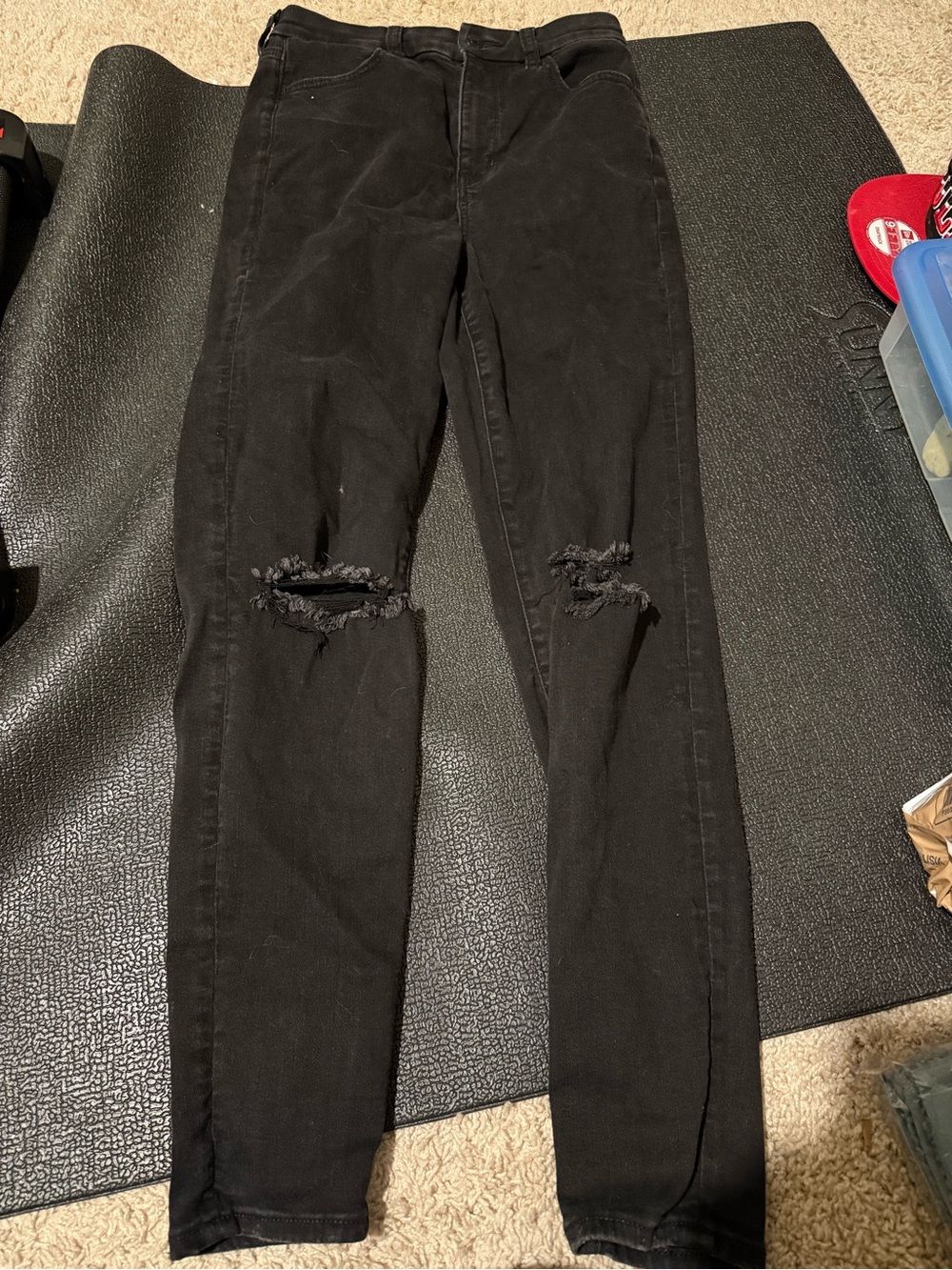 American eagle ladies size 8 next level Black Distressed Knee Jeans ripped knee